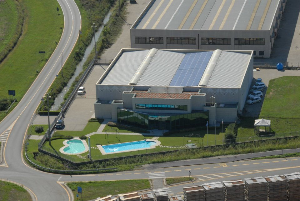 Sede della Almapool SRL - Vista aerea sede operativa Almapool e piscine espositive