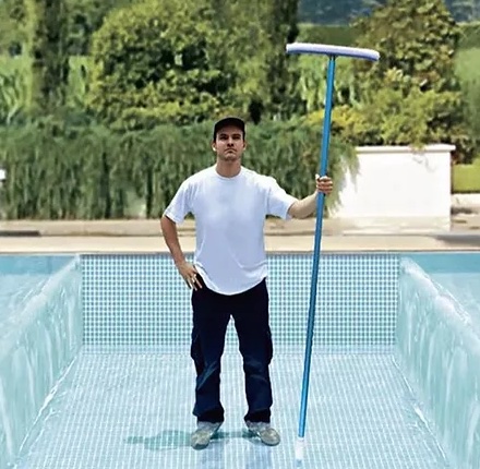 Pulizia piscina e servizio di manutenzione ordinaria Pulizia piscina e servizio di manutenzione ordinaria