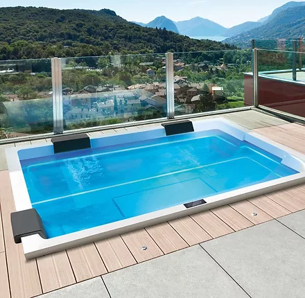 Mini piscina incassata a skimmer, serie Eclipse 240, con cuscini poggia testa Mini piscina incassata a skimmer, serie Eclipse 240, con cuscini poggia testa